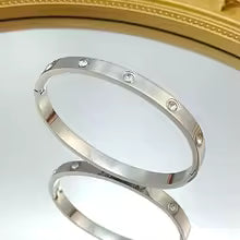 Classic Jewelry Beautiful Crystal Bracelets for Women and Men 18K Gold Plated Stainless Steel Bracelet Zirconia Bracelet